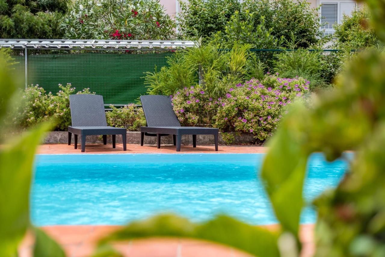 Vip House - Pool & Beach In Caparica 차르네카 외부 사진